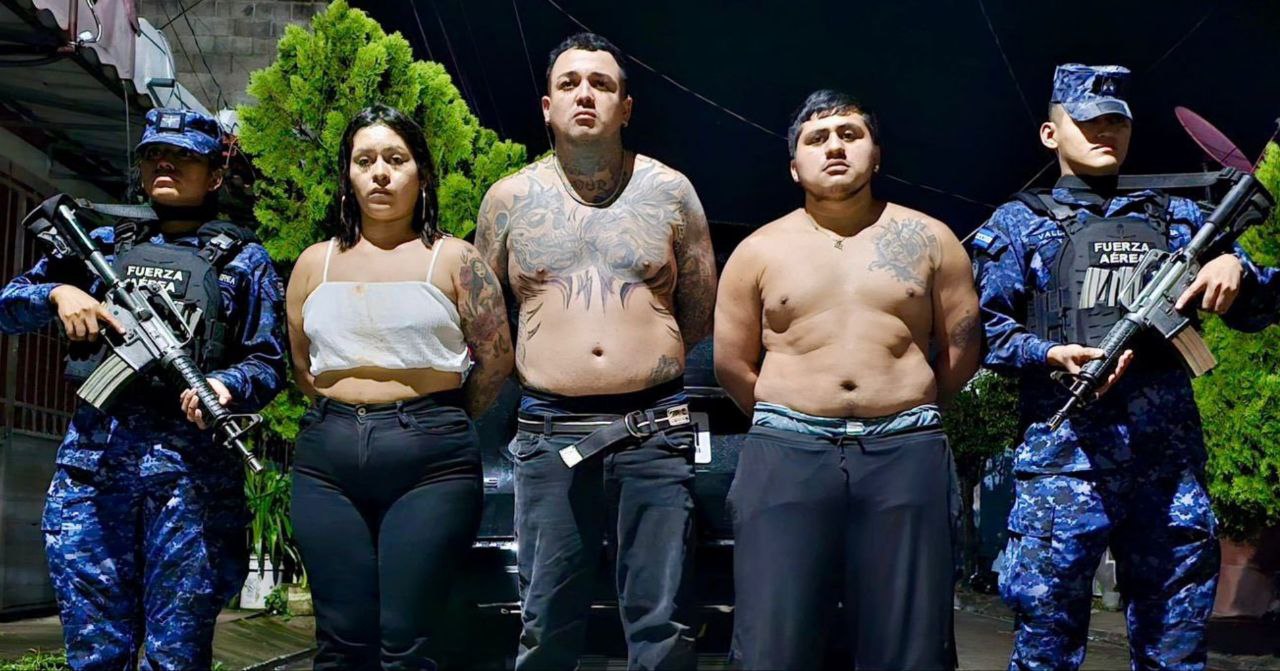 Capturan a tres personas con 19 porciones de droga y más de $2,000 en Ciudad Versalles, La Libertad