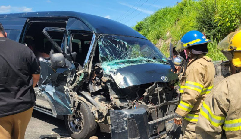 Accidente en carretera a Comalapa deja tres lesionados