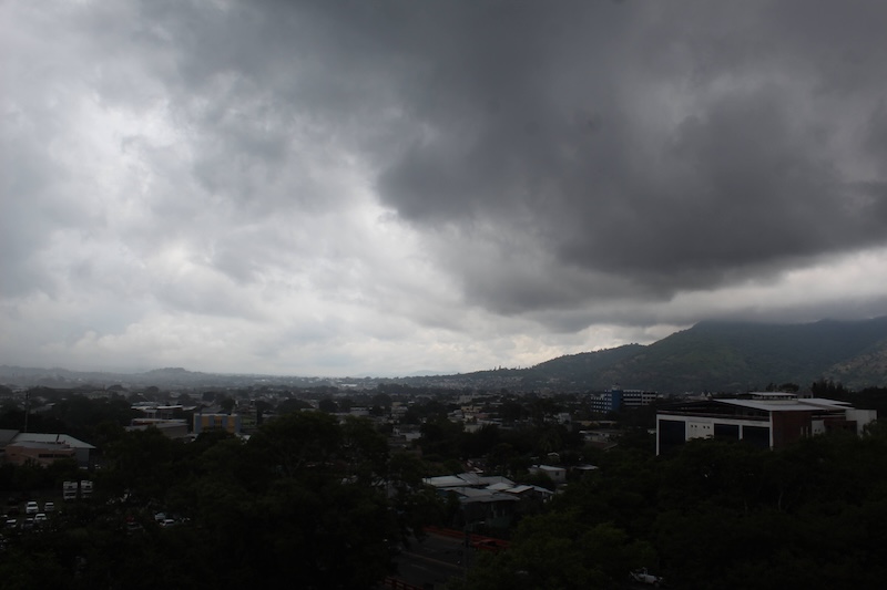 Lluvias y tormentas afectarán zona norte y occidental este miércoles