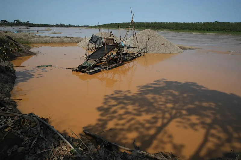 Perú alerta que minería ilegal mueve siete veces más que narcotráfico