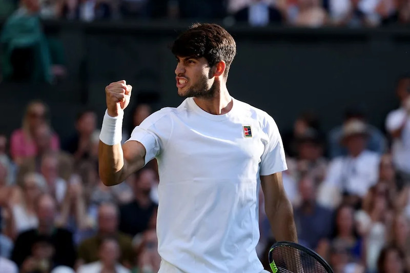Carlos Alcaraz va por su tercer título consecutivo en Wimbledon ante Sinner