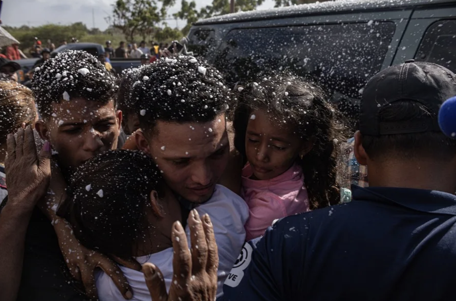 Un venezolano liberado de cárcel en El Salvador pide «castigo» para Bukele y Trump