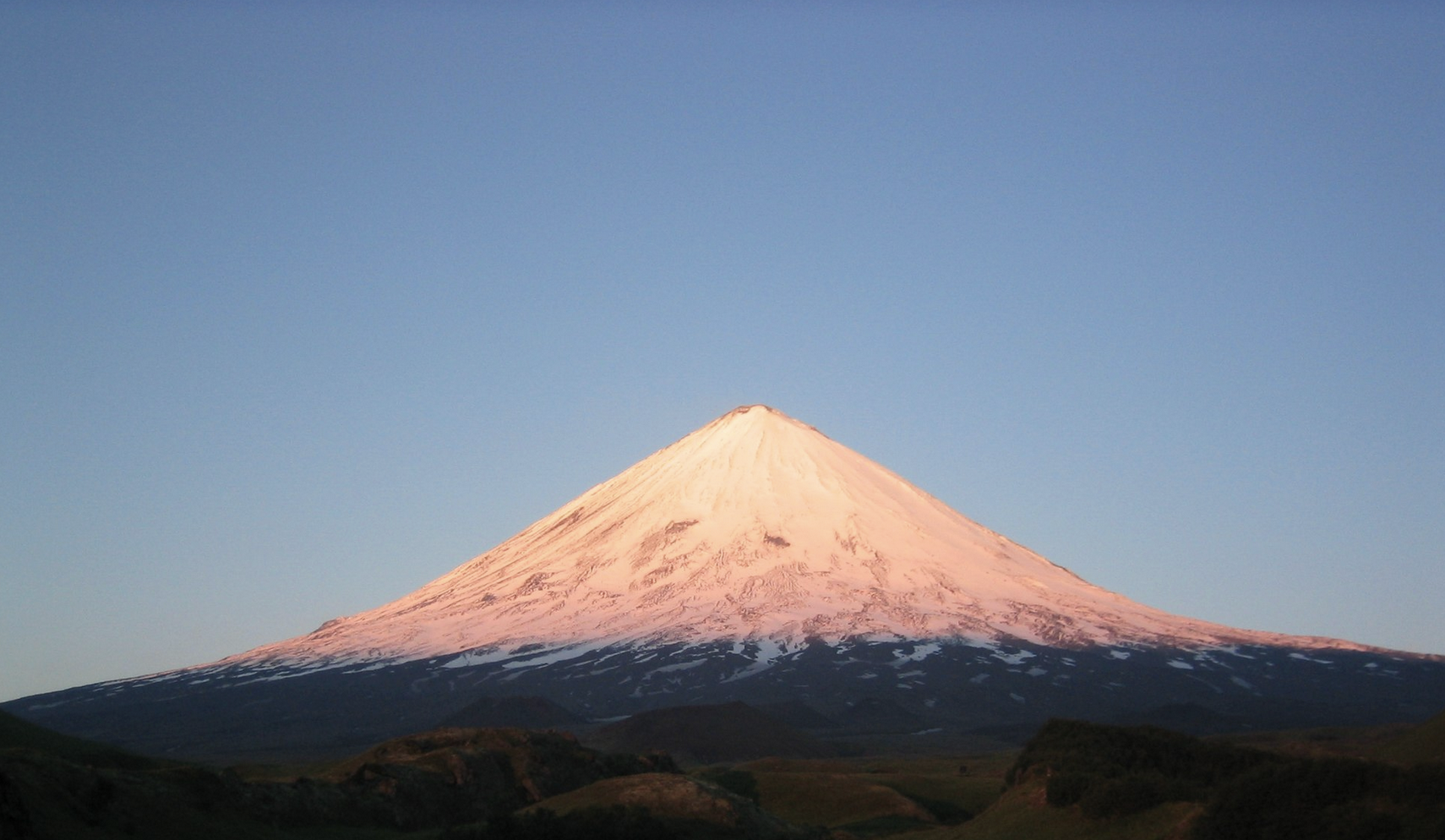 Entra en erupción el volcán Kliuchevskói tras potentes terremotos en Rusia