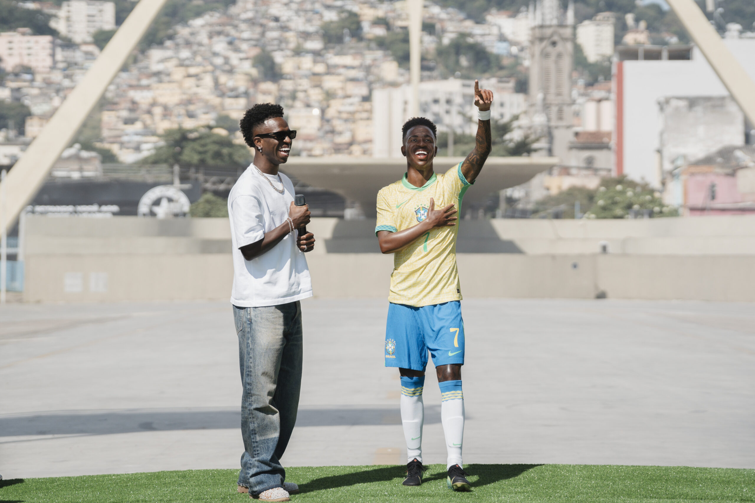 Vinícius Júnior presenta su figura de cera de la mano de Madame Tussauds en Brasil