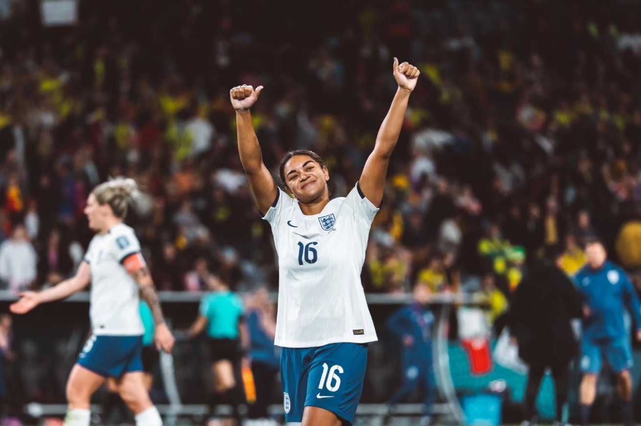 Gianni Infantino condena los insultos racistas contra Jess Carter en la Eurocopa femenina