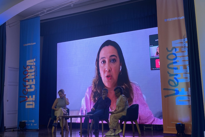 Periodismo en español en EE.UU. enfrenta censura, miedo y hostilidad institucional