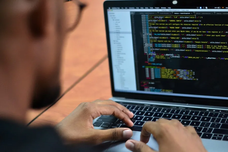 Hackers atacan agencias federales de EEUU tras explotar vulnerabilidad de Microsoft SharePoint