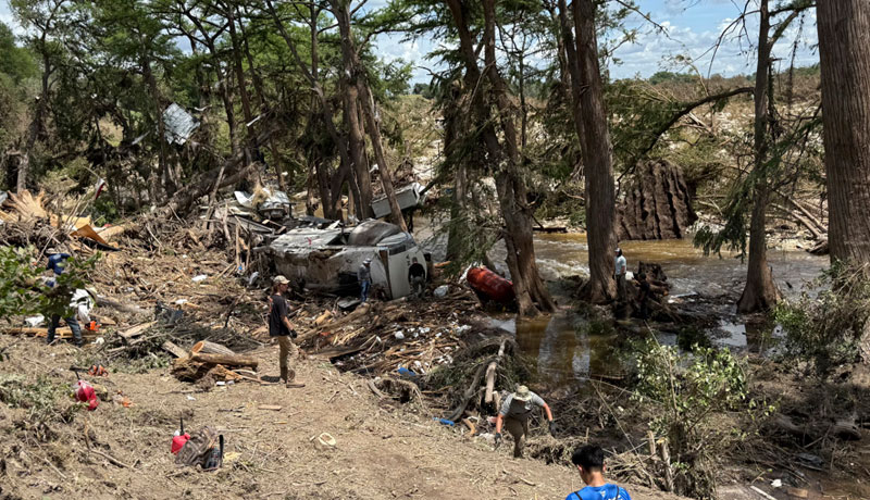 Más de cien desaparecidos tras las inundaciones en Texas, que dejan 133 muertos