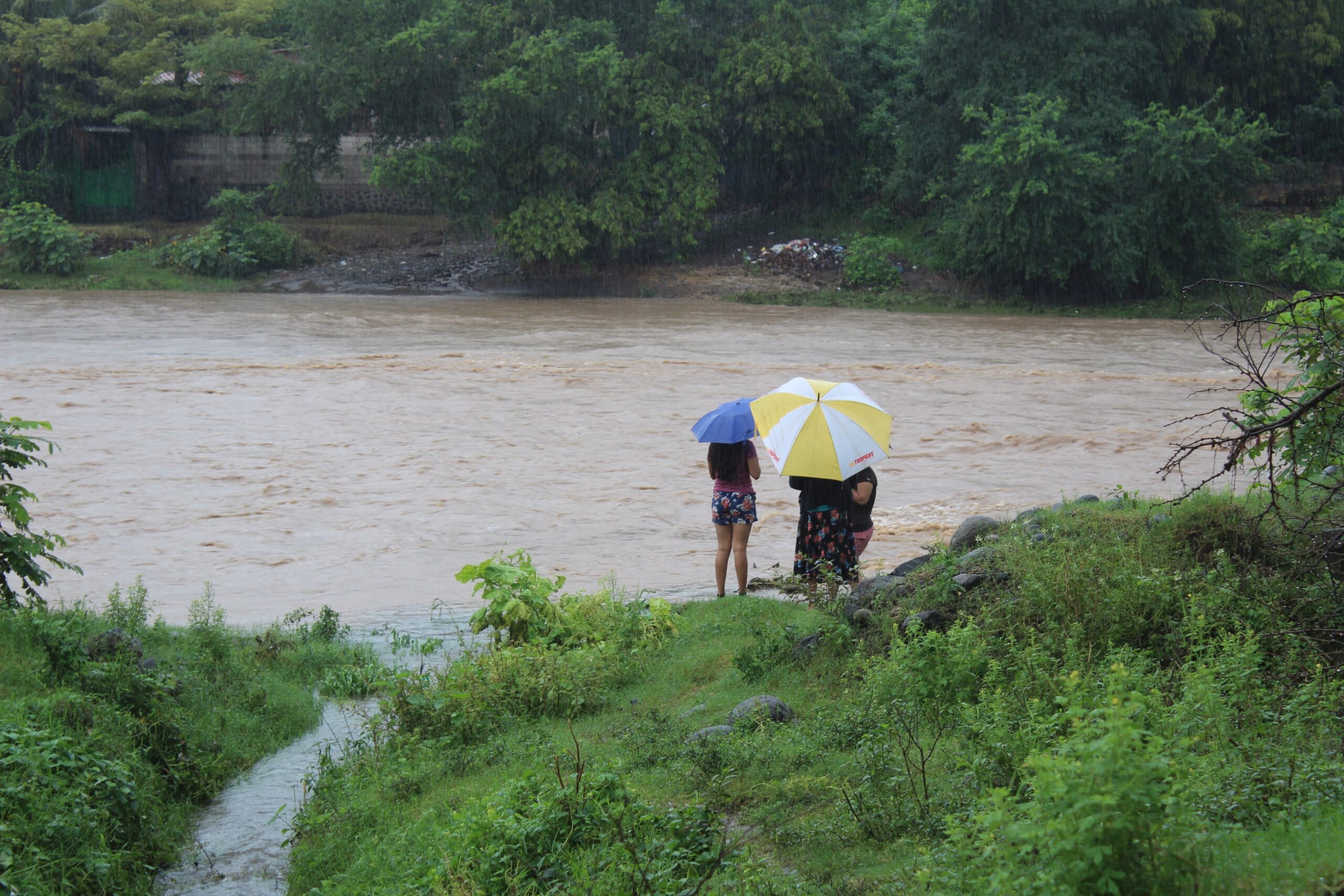Medio Ambiente advierte de altas probabilidades de crecidas de ríos e inundaciones en seis departamentos