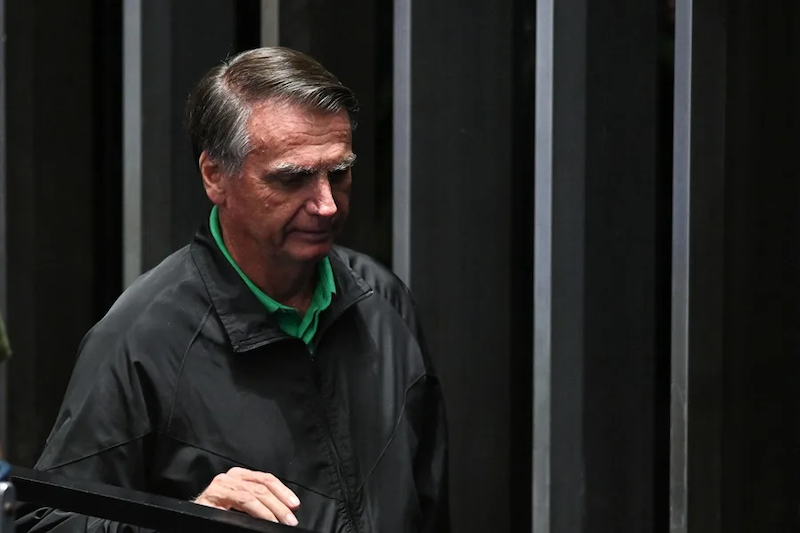 Corte Suprema brasileña le impone tobillera y limita redes sociales a Bolsonaro por caso de golpismo
