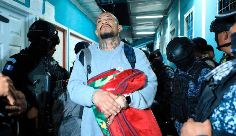 Trasladan a jefes pandilleros de Guatemala a cárcel de máxima seguridad tras masacre en una funeraria