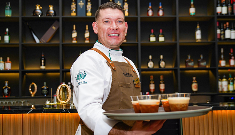 Salvadoreños en el exterior invierten $180,000 en un restaurante en el centro histórico