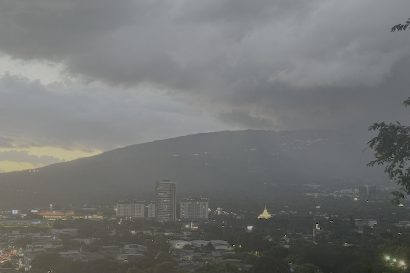 Prevén lluvias y tormentas en zona central y occidental de El Salvador este domingo por la tarde