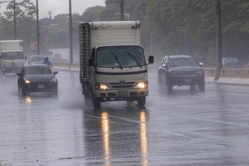 Tormentas dispersas y ráfagas de viento marcarán el clima este viernes