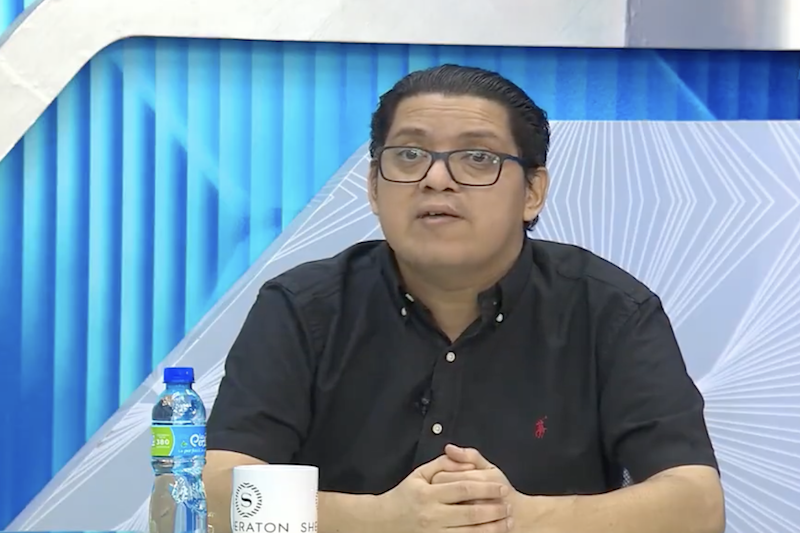 Experto electoral Malcolm Cartagena abandona el país y denuncia persecución política