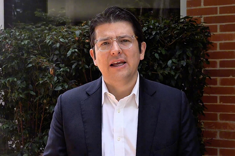 El senador Uribe Turbay muestra mejora clínica y comienza rehabilitación neurológica