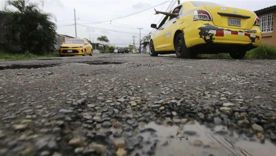 Panamá propone indemnizar a los afectados por los huecos y baches de sus carreteras