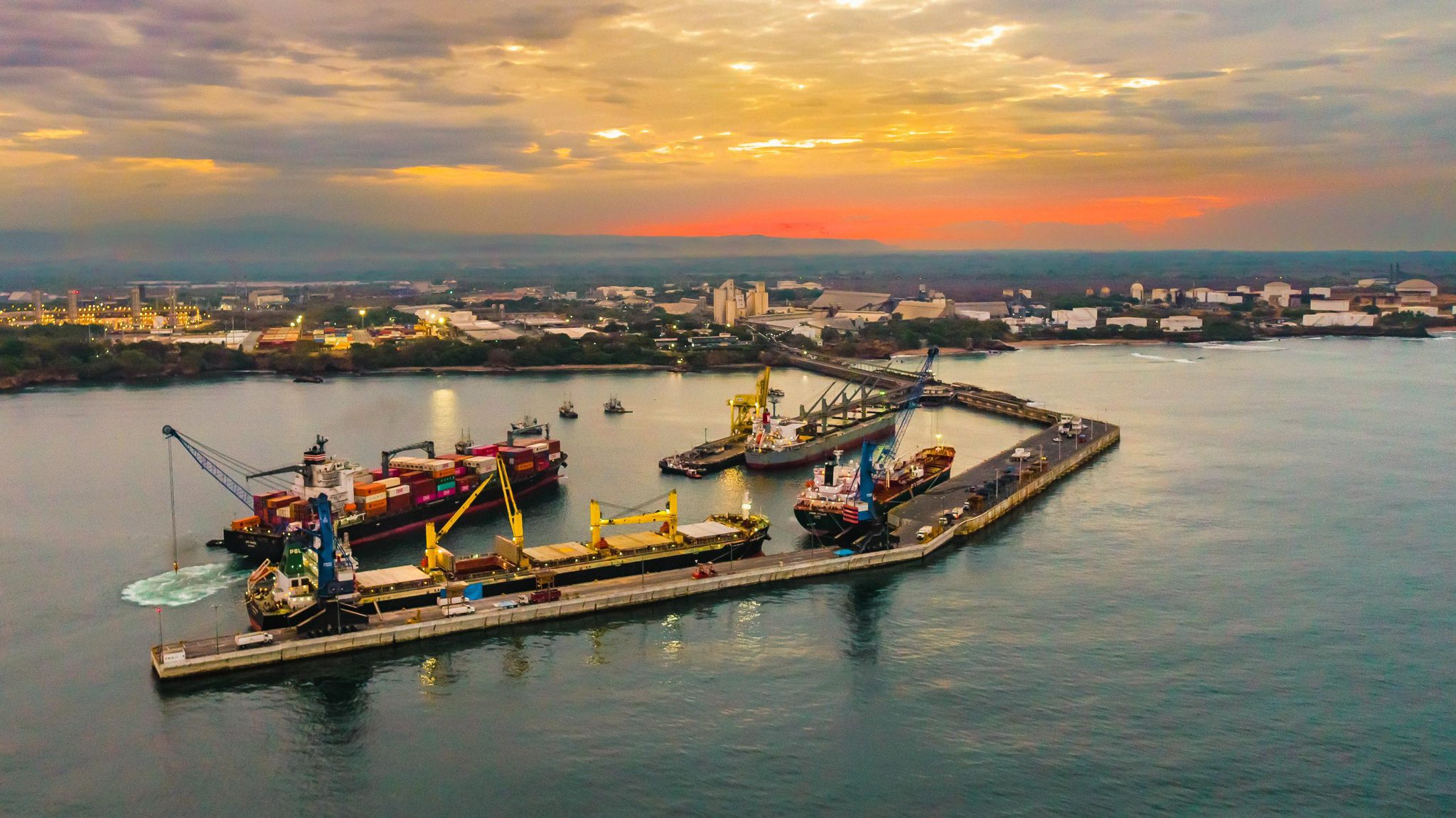 Administrador del Puerto de Acajutla espera “mejoras significativas” en liberación de carga en noviembre próximo