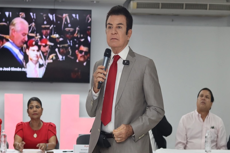 Nasralla insiste en un “robo generalizado” de votos en las elecciones de Honduras