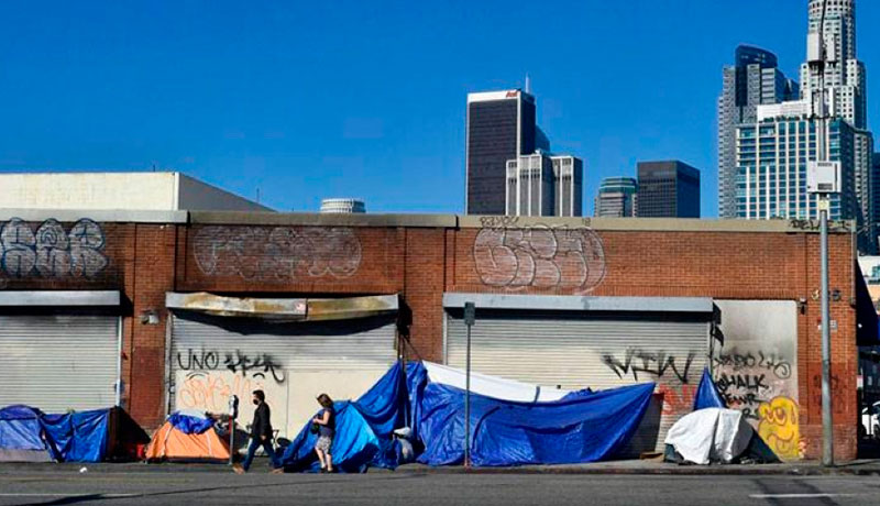 Trump firma orden ejecutiva que facilita la remoción de personas sin hogar de las calles