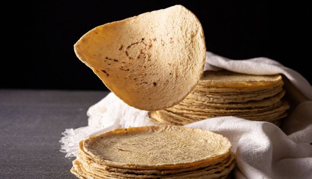 México convoca a tortillerías para que se unan a un plan para bajar el precio de tortilla