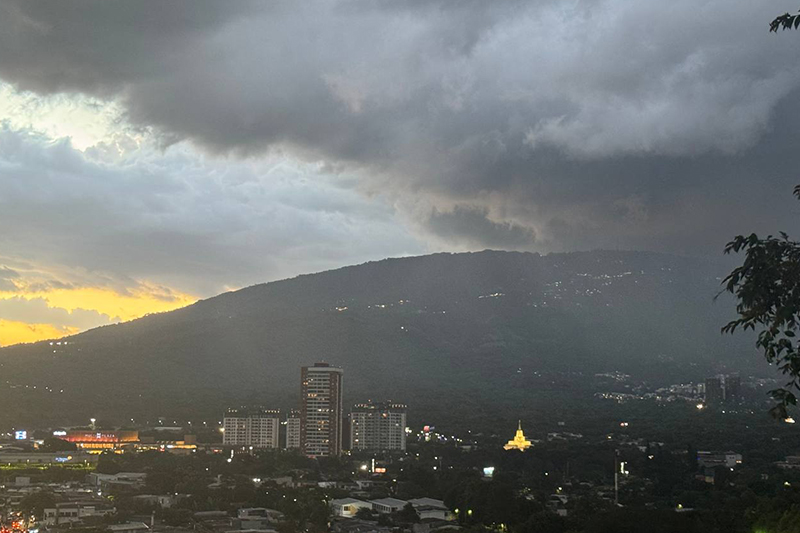 Tormentas continuarán este martes por paso de onda tropical