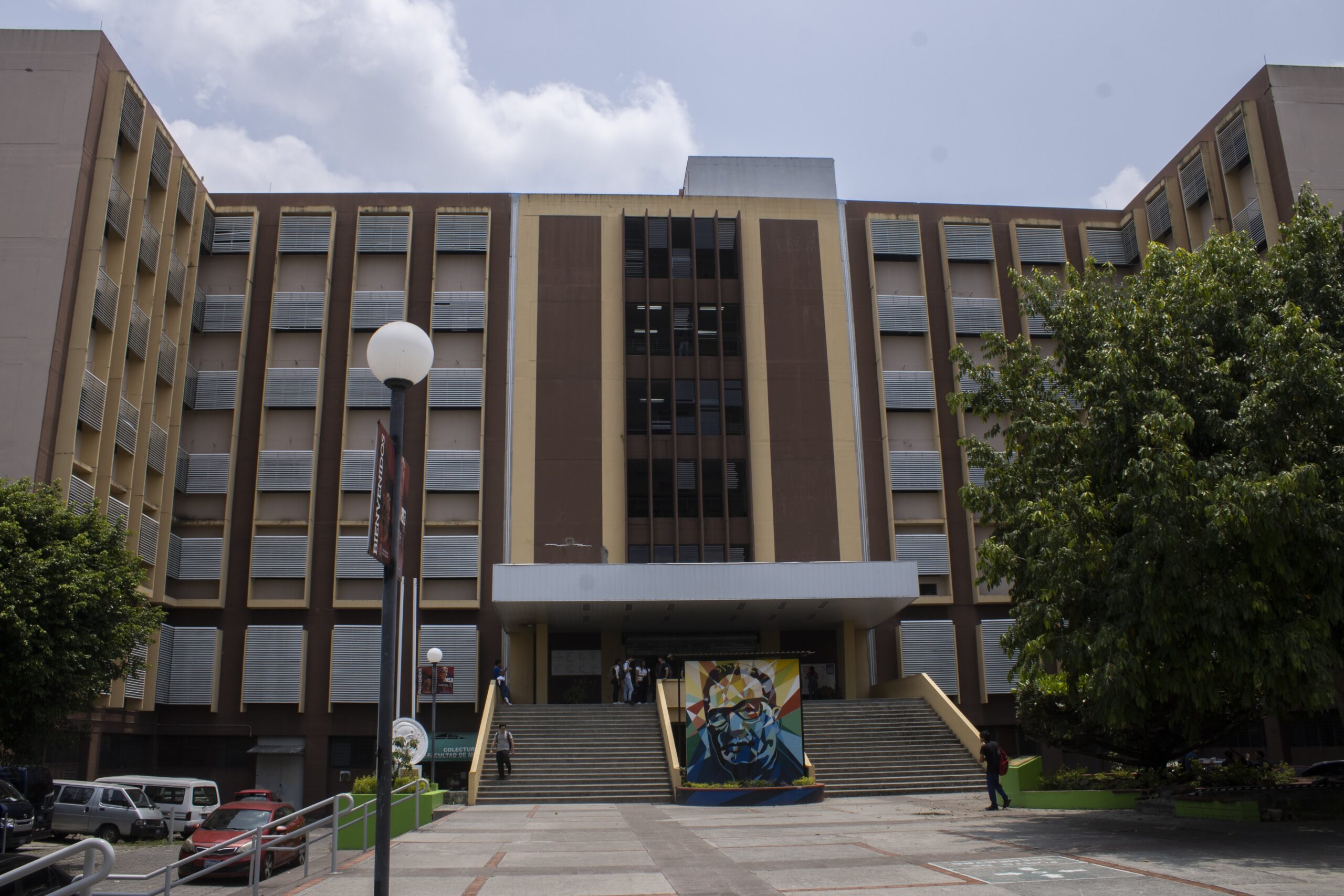 Estudiantes de UES denuncian suspensión de incentivo monetario para practicantes de medicina por parte del Minsal