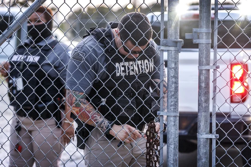 Negar derecho a fianza a un salvadoreño detenido por ICE en Colorado es ilegal, dice jueza