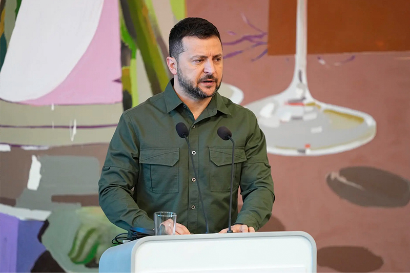 Zelenski es acusado de autoritarismo tras las redadas a la agencia anticorrupción