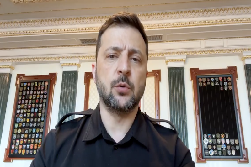 Zelenski confirma que EE.UU. reanudó el envío de ayuda militar a Ucrania