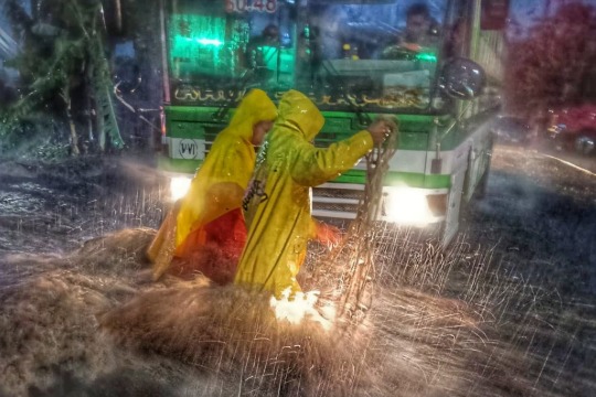 Lluvias del martes en la noche provocan derrumbes, caída de árboles y arrastre de una motocicleta 