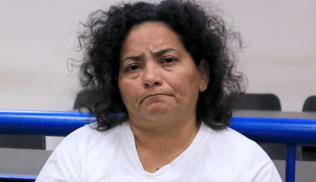 Mujer que robó un vehículo con hijo de la víctima a bordo es condenada a 12 años de prisión