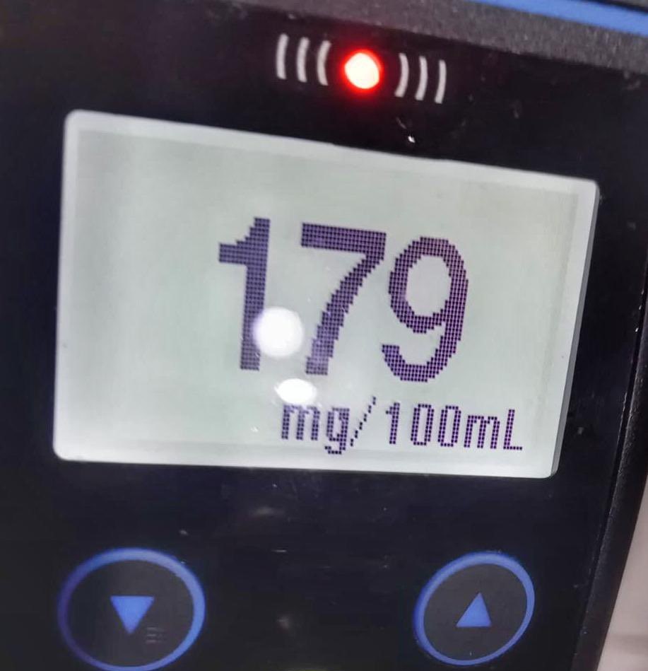 Detienen a dos conductores con más de 170 grados de alcohol