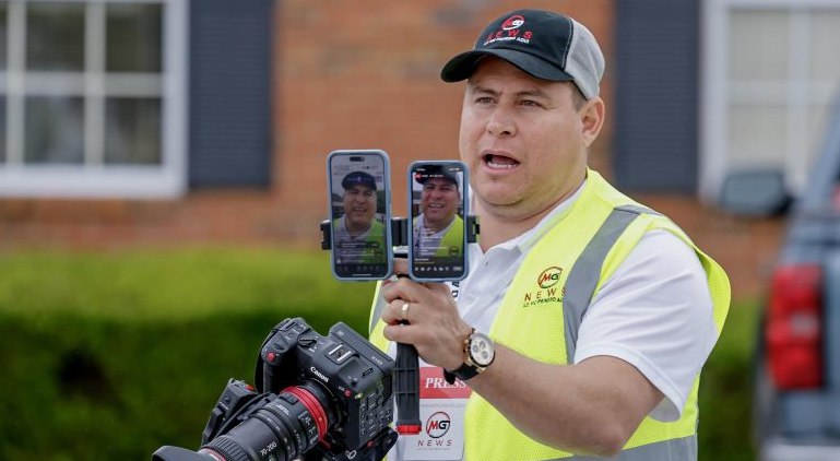 Periodista salvadoreño detenido en EEUU afirma que ICE le dijo que no le quiere soltar