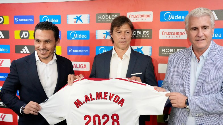 Matías Almeyda inicia su era en el Sevilla: “Convenceremos con juego, no con palabras”