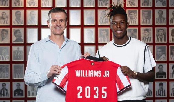 Nico Williams firma su contrato con el Athletic Club hasta 2035: «Me gustaría seguir haciendo historia»