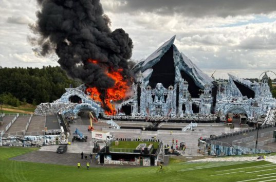 Tomorrowland sufre un incendio en su escenario principal a dos días de su inauguración