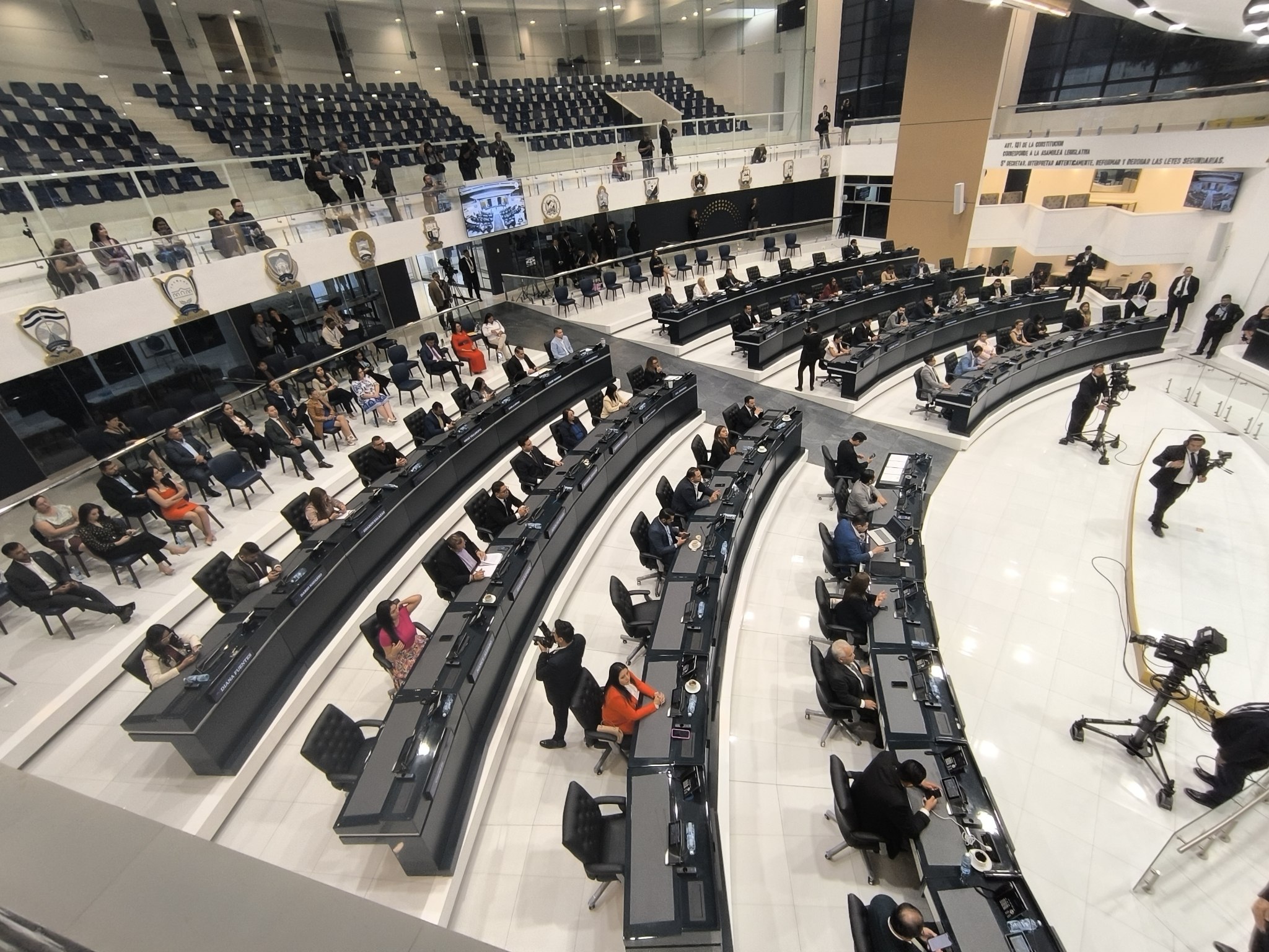 Gobierno presentará nueva ley antilavado en agosto y publicará declaraciones patrimoniales de altos funcionarios según acuerdo con FMI