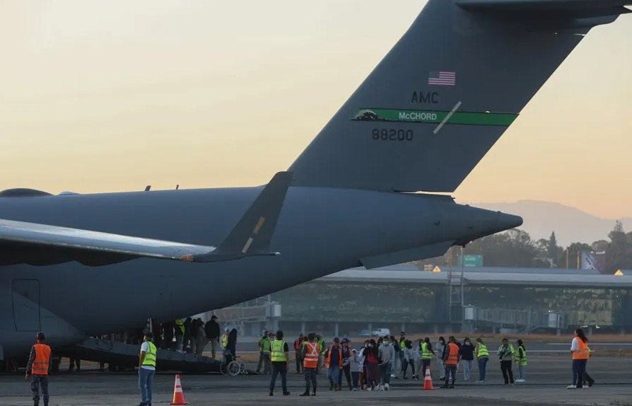 Venezuela recibe a siete de los 31 niños que denuncia como «secuestrados» en EEUU