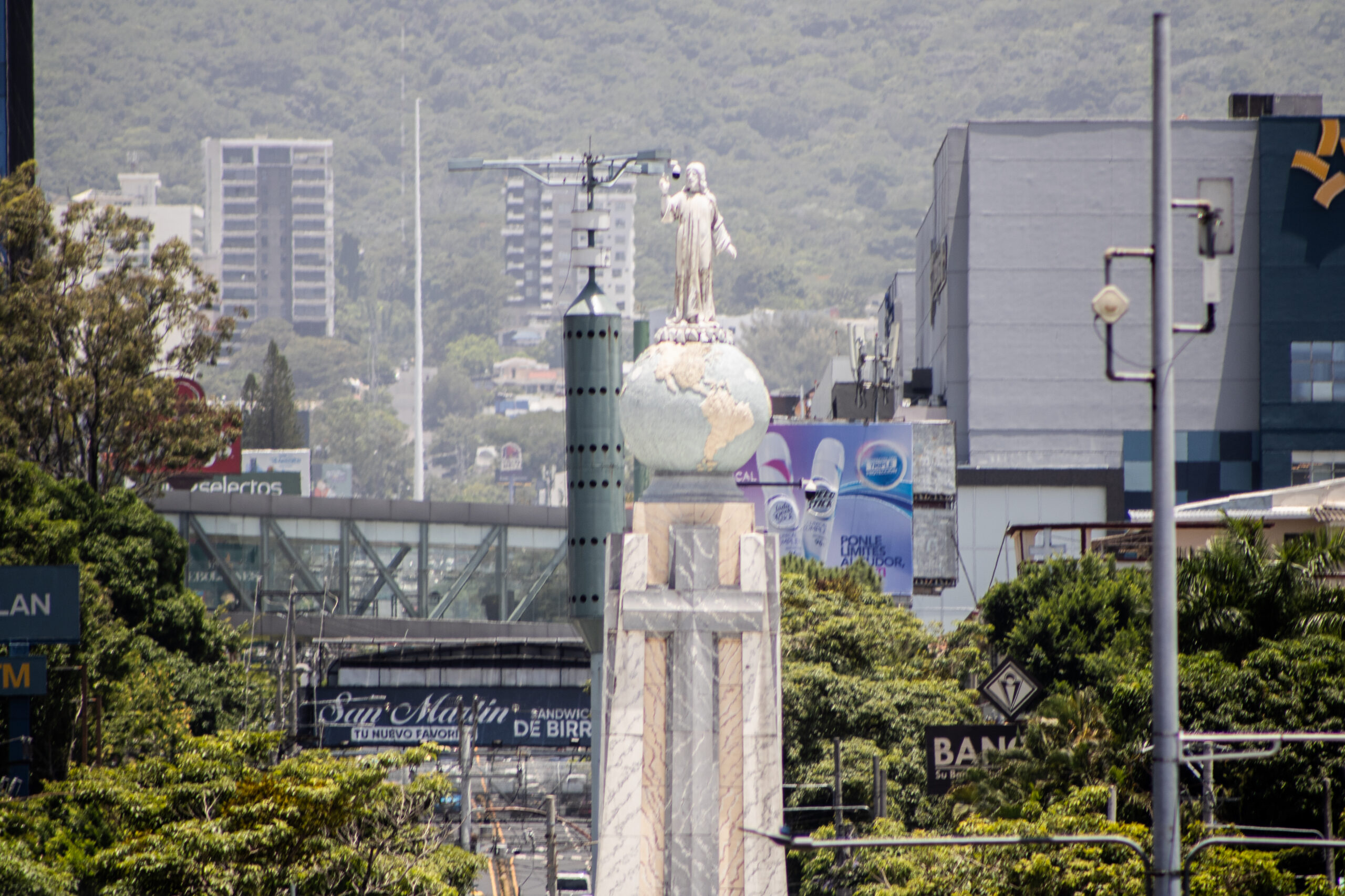 Altas temperaturas persisten este domingo pese a reducción en concentración de polvo de Sahara