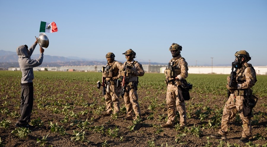 México confirma que migrante murió durante redada en EE.UU. al caer de un techo