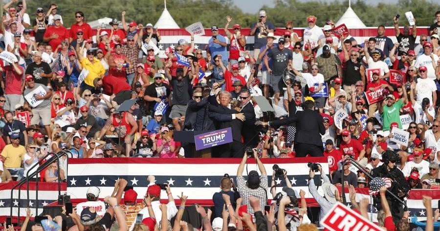 Trump se dice «satisfecho» con investigación a un año de su atentado pese a los «errores»