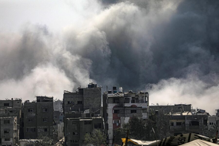 Israel mata a más de 100 palestinos desde el sábado y sigue destruyendo la ciudad de Gaza