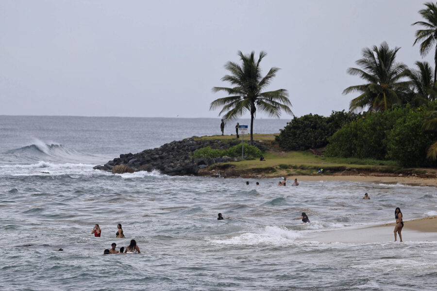 El huracán Erin crece y amenaza con marejadas y lluvias a Bahamas y Carolina del Norte