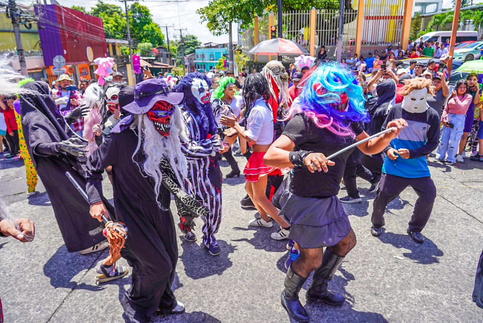 Arrancan fiestas patronales de Mejicanos con tradicional desfile del correo