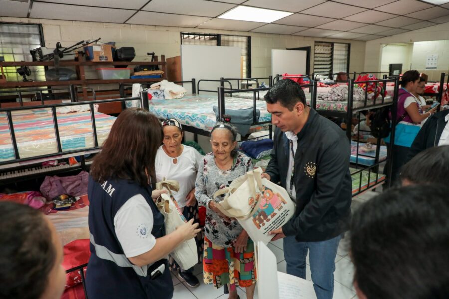 Suben a 79 las personas albergadas por lluvias, 17 son menores de edad