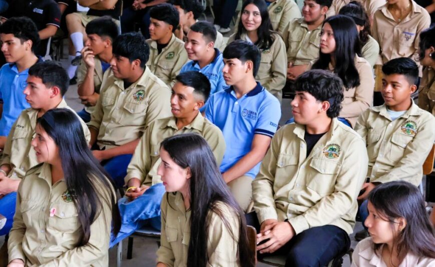 Gobierno lanza agrobecas completas y parciales para que jóvenes estudien en Honduras