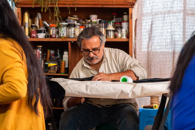 ¿Quién viste la imagen del Divino Salvador del Mundo para la «bajada»?