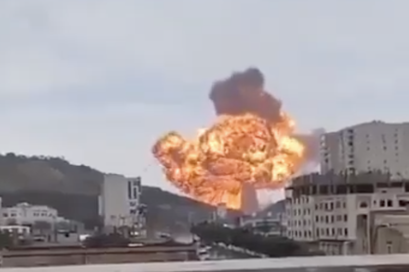 Israel destruye Palacio Presidencial hutí en Yemen tras ataque con bomba de racimo