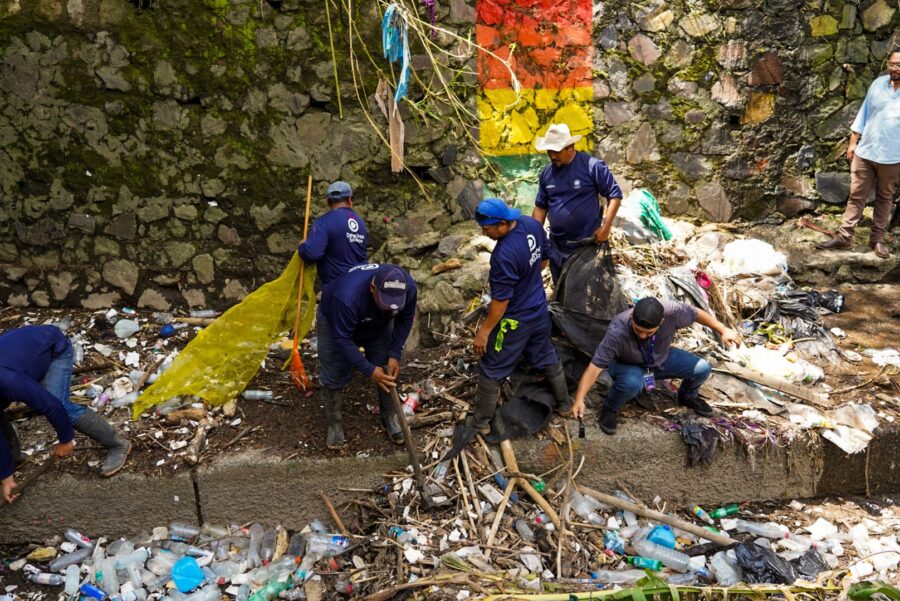 Más de 2,200 toneladas de basura en ríos, quebradas y tragantes se han evacuado en en San Salvador Centro
